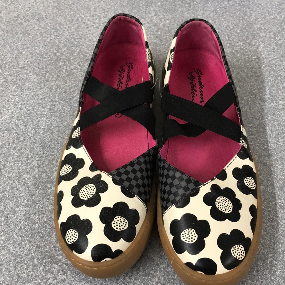 Cute ladies Norwegian ladies shoes